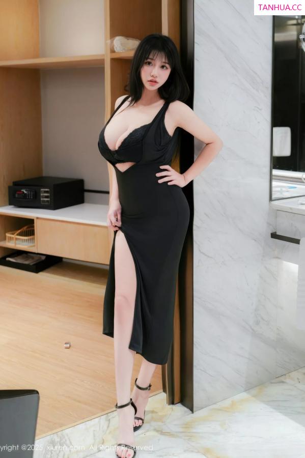 香港小紫藤 Kristalivy [XiuRen]高清写真图 2025.09.18 No.10779 小紫藤 黑色连衣裙第6张图片